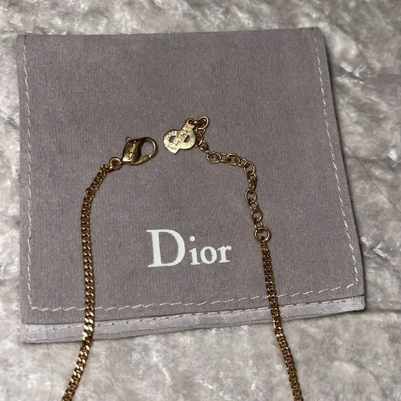 🛑SOLD🛑Christian Dior preloved diamond necklace excellent condition size 8”Long - Picture 7 of 7